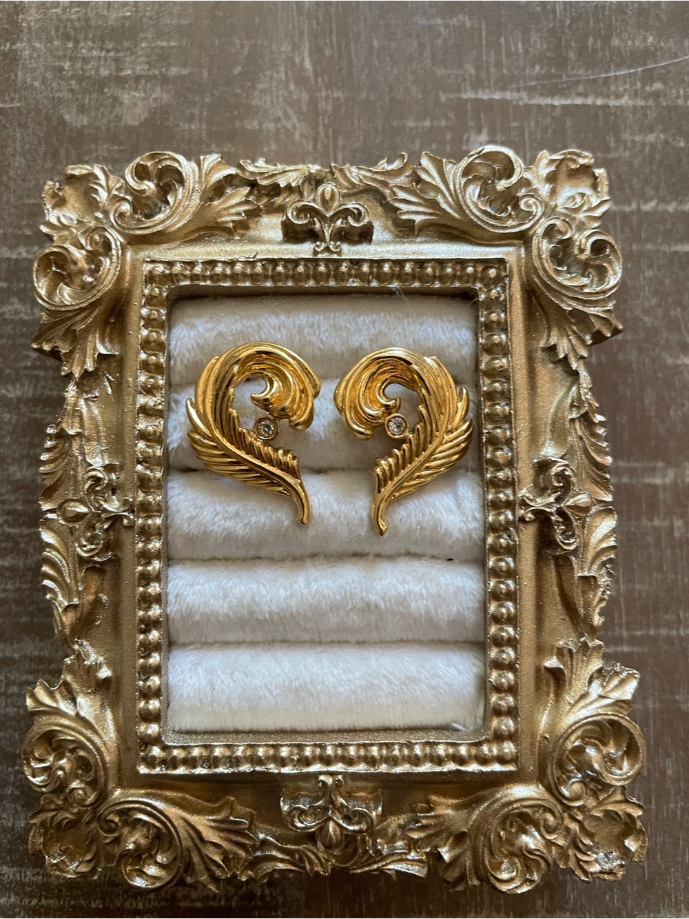 Vintage Avon Gold Tone Leaf Swirl Earrings, Pierced
Frame not included